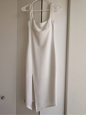 Elegant White Sleeveless Midi Dress with Front Slit